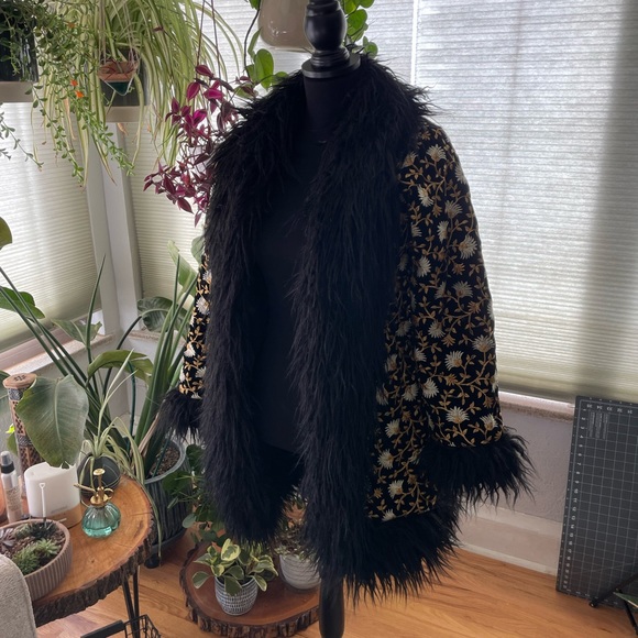OOTO Retro Fur Trum Coat - Picture 2 of 4